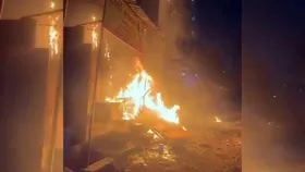 Noida: चार मंजिला घर में लगी भीषण आग, 100 लोग छत पर फंसे, जानें फिर क्या हुआ