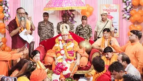 Religious : गुरु पूर्णिमा पर स्वामी चक्रपाणि महाराज का भव्य गुरुपूजन समारोह संपन्न