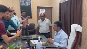 कानुपर CMO-DM विवाद : शासन ने दलित CMO डॉ. नेमि के खिलाफ बैठाई जांच, डॉ. नेमि ने बुलाई स्‍टाफ मीटिंग