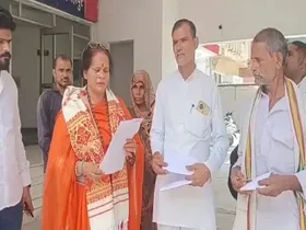 शाहजहांपुर में साध्वी प्राची का विवादित बयान, मदरसों को बताया 'आतंक की फैक्ट्री'