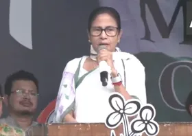 कोई भाजपा के लिए काम करता है तो उसे कहेंगे दलाली करना, चुनाव आयोग पर ममता का निशाना