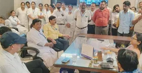 Moradabad: डिस्पेंसरी बंद होने से जिला अस्पताल में हंगामा, मरीजों को घंटों करना पड़ा इंतजार