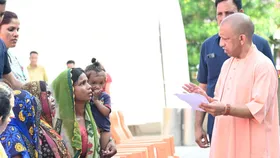 CM योगी का अधिकारियों को निर्देश, जनता की समस्याओं के तत्परता से करें निस्तारण