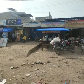 Shahjahanpur News: शराब के नशे में युवक का हंगामा, मेडिकल स्टोर में की तोड़फोड़