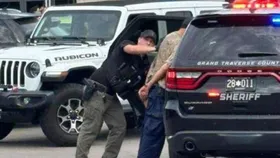 America के Walmart में लोगों पर चाकू से हमला, 11 घायल