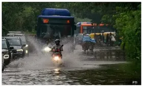 Delhi-NCR में झूम के बरसे मेघा, जगह-जगह हुआ जलभराव और जाम ने बिगाड़े हालात
