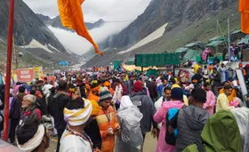 Amarnath Yatra 2025: कश्मीर में भारी बारिश के कारण अमरनाथ यात्रा एक दिन के लिए स्थगित