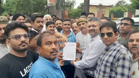 Rampur News: व्यापारियों ने मंडी समिति प्रशासन के खिलाफ किया प्रदर्शन