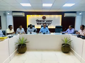 सीएम डैशबोर्ड पर गिरती रैंकिंग देख भड़के डीएम, अफसरों की लगाई फटकार, बोले- लापरवाही नहीं चलेगी, सुधार लाएं नहीं तो होगी कार्रवाई
