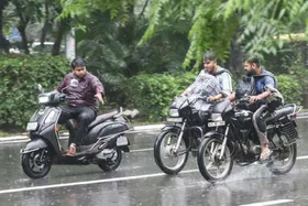 Weather Forecast: दिल्ली में जन्माष्टमी पर बदरा गरजेंगे-बरसेंगे, उत्तराखंड में भारी बारिश का रेड अलर्ट