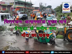 Chittaranjan-Asansol main road has become a road of death near Dendua