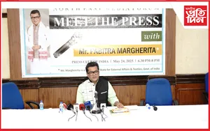দিল্লীত মীট দ্য প্ৰেছ অনুষ্ঠানত পবিত্ৰ মাৰ্ঘেৰিটা