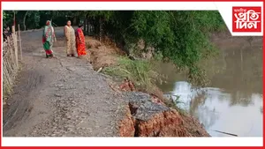 কামপুৰৰ তেঁতেলীসৰাৰ পলশাবাৰীত নিশাৰী নৈৰ ব্যাপক খহনীয়াঃ ব্যাহত যাতায়ত সেৱা