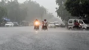 રાજધાની દિલ્હી સહિત ઘણા રાજ્યોમાં હવામાનમાં પલટો, દક્ષિણ ભારતમાં ફરી એકવાર વરસાદ શરૂ