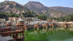 જો તમે જયપુર જઈ રહ્યા છો, તો અહીંથી થોડા કિલોમીટર દૂર આ સ્થળોની મુલાકાત લો.