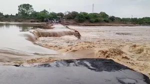 ભાવનગર જિલ્લામાં જળબંબાકારની સ્થિતિ સર્જાઇ, પાલીતાણા-સિહોરને જોડતા 12 ગામનો સંપર્ક તૂટ્યો