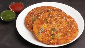 વરસાદી માહોલમાં હાંડવો ખાવાનું મન થયું છે ? આ સરળ રીતે બનાવો રવાનો હાંડવો