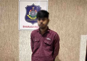 ભરૂચ: ક્રાઇમ બ્રાન્ચે પ્રોહીબિશનના ગુનામાં એક વર્ષથી ફરાર આરોપીની અમદાવાદથી કરી ધરપકડ