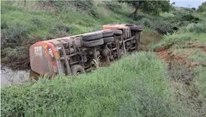 ભરૂચ : આમોદના આછોદ રોડ પર કેમિકલ ભરેલ ટેન્કર પલટી, અકસ્માતથી જાનહાનિ ટળી