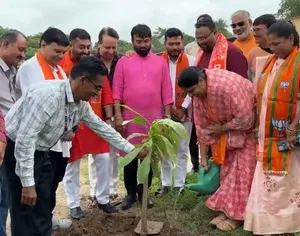 અંકલેશ્વર : રામકુંડ તીર્થના પટાંગણમાં ભાજપ દ્વારા વૃક્ષારોપણ થકી ગુરુપૂર્ણિમાના પાવન પર્વની વિશેષ ઉજવણી કરાય...