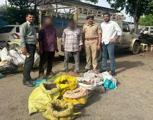 અંકલેશ્વર: ગ્રામ્ય પોલીસે સાગબારા ફાટક નજીકથી ભંગારના જથ્થા સાથે 2 આરોપીની કરી ધરપકડ, રૂ.3.24 લાખનો મુદ્દામાલ જપ્ત