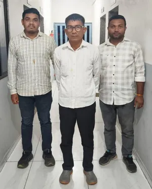 ભરૂચ: ક્રાઇમ બ્રાન્ચે નેત્રંગ પોલીસ મથકના પ્રોહીબીશનના ગુનામાં 7 વર્ષથી ફરાર આરોપીની વલસાડથી કરી ધરપકડ