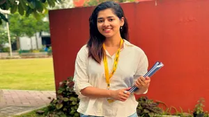 কী ভাবে সামলাবেন পড়াশোনা-কেরিয়ার?