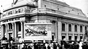 Here is the first single screen hall in India, Kolkata has that before independence