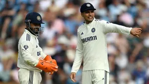 second day first session england score 327 runs team india have 144 runs lead in leeds test IND vs ENG