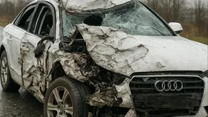 Audi hits Five person on Footpath in delhi news in hindi