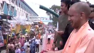 CM yogi Flowers showers to Kanwar Yatri
