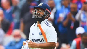 Ravi Shastri calls rishabh pant a true team man appreciating his heroics in the 4th test