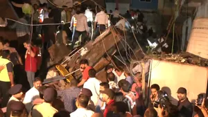 Indore building Collapsed 2 killed many Injured News in hindi