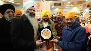 Arvind Kejriwal Teg bahadur