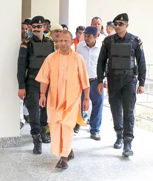 Gorakhpur: CM Yogi Inspects Venue Ahead of President Murmu’s Visit