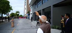 'नरेंद्र मोदी जिंदाबाद' के नारों गूंज उठा मालदीव, सड़क पर प्रधानमंत्री की एक झलक देखने के लिए उमड़ा जनसैलाब