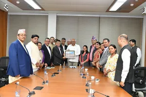 नेपाल की संसद के 14 युवा सांसदों और 8 राजनीतिक दलों के नेताओं ने सीएम भूपेंद्र पटेल से शिष्टाचार भेंट की