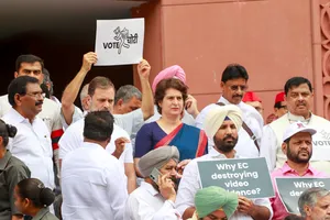 New Delhi: INDIA Bloc Leaders Protest at Parliament House