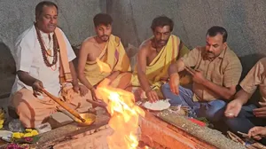 आईपीएल 2025 : रात 12 बजे ट्रॉफी के साथ सेलिब्रेट करना चाहते हैं आरसीबी फैंस, मंदिरों में कर रहे हवन