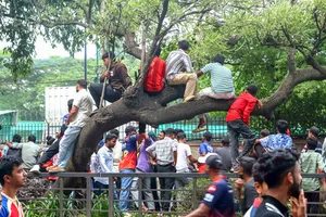 A huge crowd RCB fans gather outside M Chinnaswamy Stadium in Bengaluru