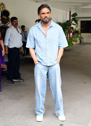 आरसीबी को ट्रॉफी, कोहली की वीडियो देख सुनील शेट्टी बोले- 'यह सिर्फ जीत नहीं, बल्कि एक प्रेम कहानी है' (Photo: IANS)