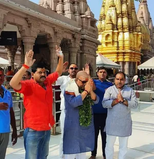 वाराणसी में लूट और छेड़छाड़ गैंग का भंडाफोड़, कांग्रेस प्रदेश अध्यक्ष के पीए पर गंभीर आरोप