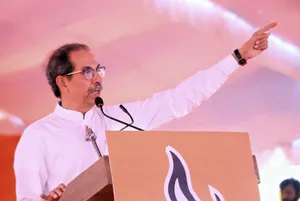 'सामना' में  फ्रंट पेज पर छपी उद्धव व राज ठाकरे की पुरानी तस्वीर, गठबंधन की अटकलों ने पकड़ा जोर