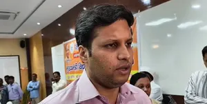 हीटवेव से बचने के लिए अगर जरूरी हो तभी घर से बाहर निकलें : डीएम रवींद्र कुमार मांदड
