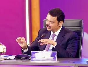 pura-maharashtra-hadse-ke-piditon-ke-dukh-mein-shamil-devendra-fadnavis