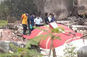 अहमदाबाद विमान हादसा: प्रत्यक्षदर्शी आकाश पटनी ने कहा, वो मंजर बहुत भयावह था
