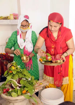 आषाढ़ कृष्ण पक्ष की पंचमी तिथि पर बन रहा विशेष योग, पति की लंबी उम्र के लिए सुहागिनें किस चीज का करें दान!