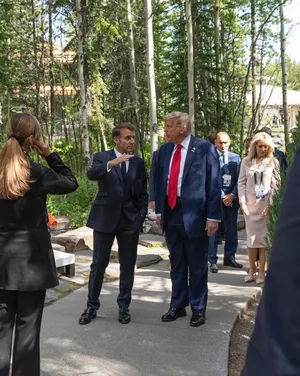 On sidelines of G7 summit, Macron rallies leaders for de-escalation in Middle East, peace in Ukraine