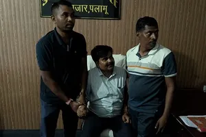 झारखंड एसीबी ने अंचलाधिकारी को कार्यालय में 30 लाख रिश्वत लेते रंगे हाथ किया गिरफ्तार