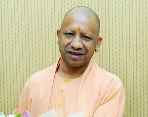योग दिवस पर योगी सरकार का अनूठा प्रयास, वृद्धाश्रमों और सर्वोदय विद्यालयों में गूंजे योग के मंत्र